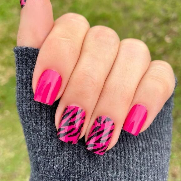 Color Street | A Roaring Good Time, tiger stripe design, clear overlay - Picture 5 of 11